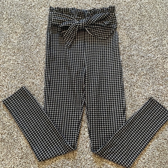 NWOT SHEIN black and white paper bag pants with tie - xs - Picture 2 of 4